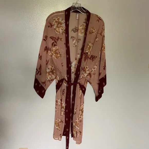 Floral Robe - Picture 1 of 9